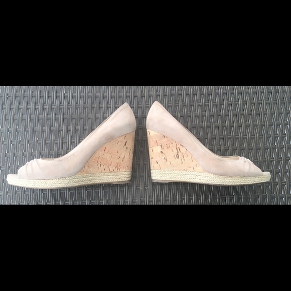 🎉 FLASH SALE 🎉 PRADA SUEDE PEEP TOE WEDGE - Picture 5 of 7